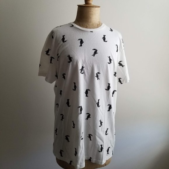 2/$15: Old Navy Parrot Print Tee - Picture 2 of 6